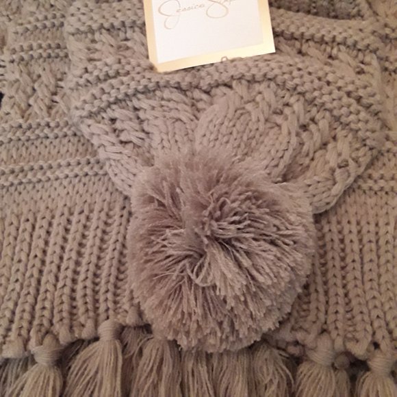 Jessica Simpson Hat & Scarf Set Pom-Pom Beanie Fringes Gray Color NEW - Picture 2 of 3